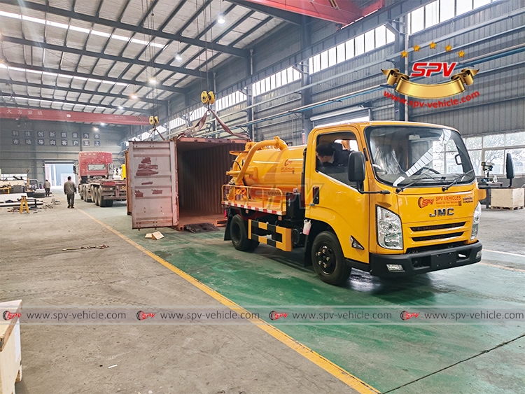 2,000 Litres Drain Collection Truck - Loading into 20 Feet Container in SPV Factory